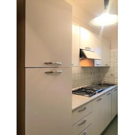 Beautiful For 6 People Near The Sea *